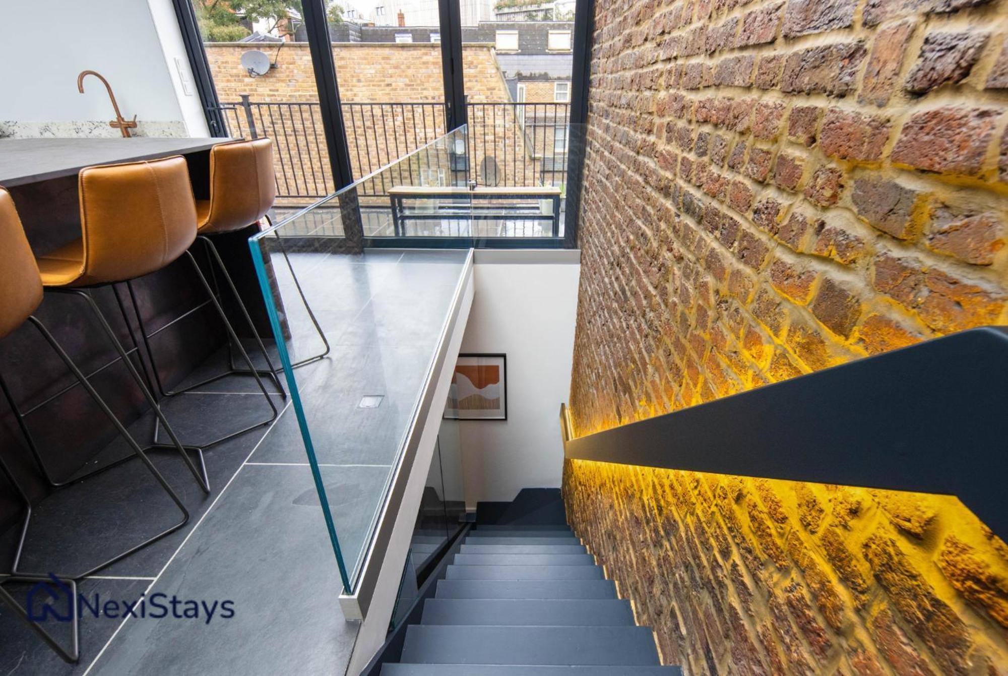 1 Min Walk To Euston Station, Modern Townhouse Londra