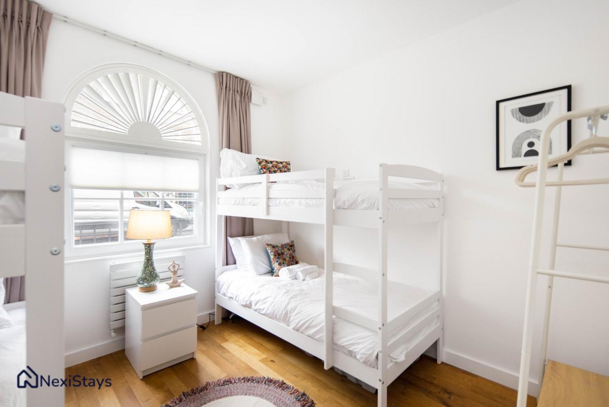 1 Min Walk To Euston Station, Modern Townhouse Londra